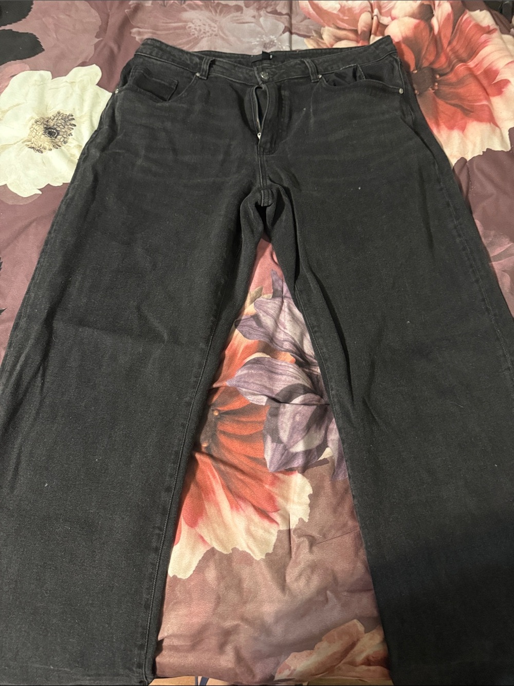 Women’s Straight Leg Jeans - Black